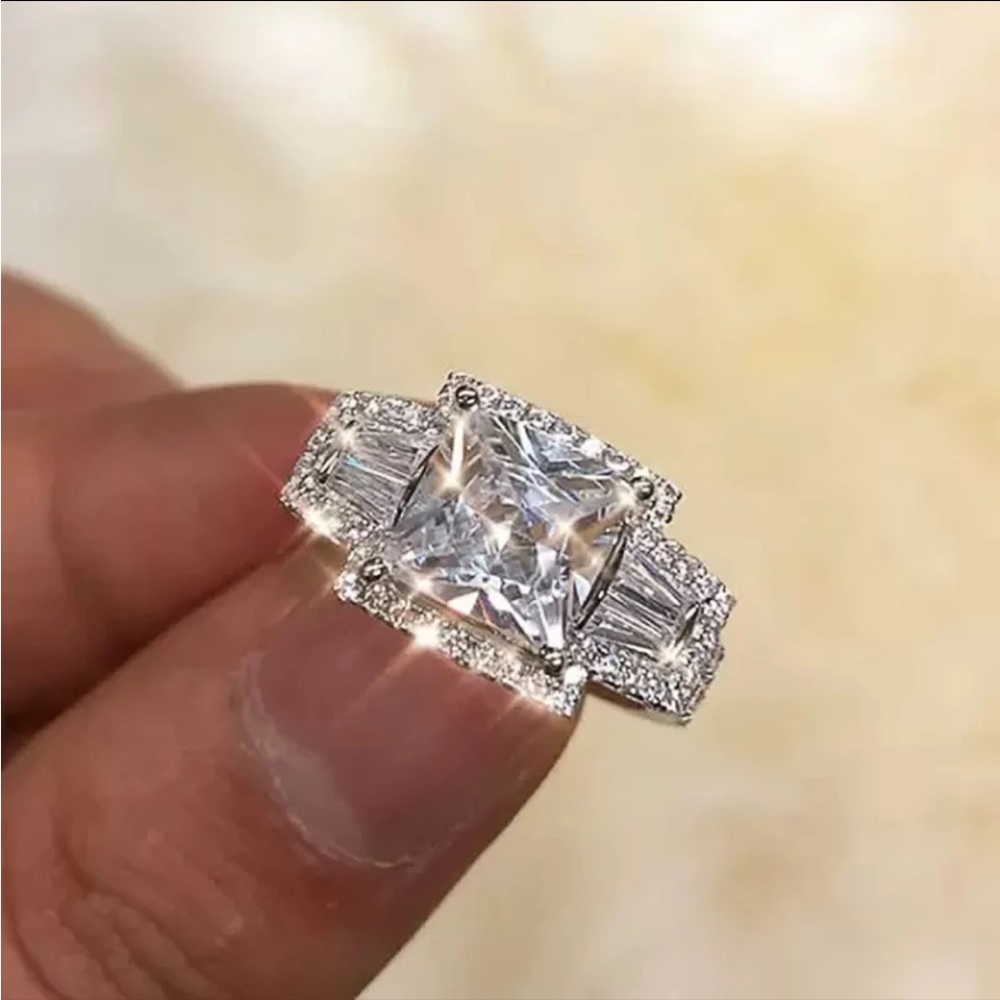 925 STERLING SILVER LUXURY CUT  CUBIC ZIRCON RING - Picture 4 of 4